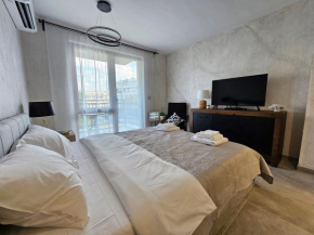 Rea Home Apartment - Modern & Stylish Stay